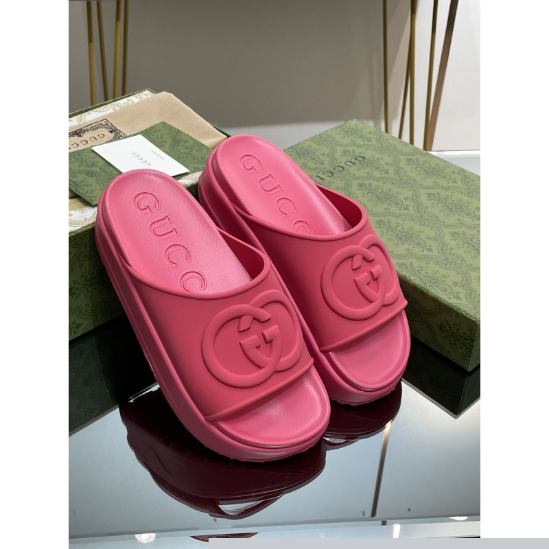 G*u*i slippers